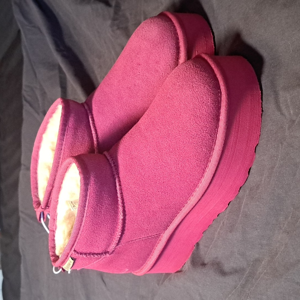 NWOT Bearpaw Women's Retro Shorty Pink Platform Size 9 Boot